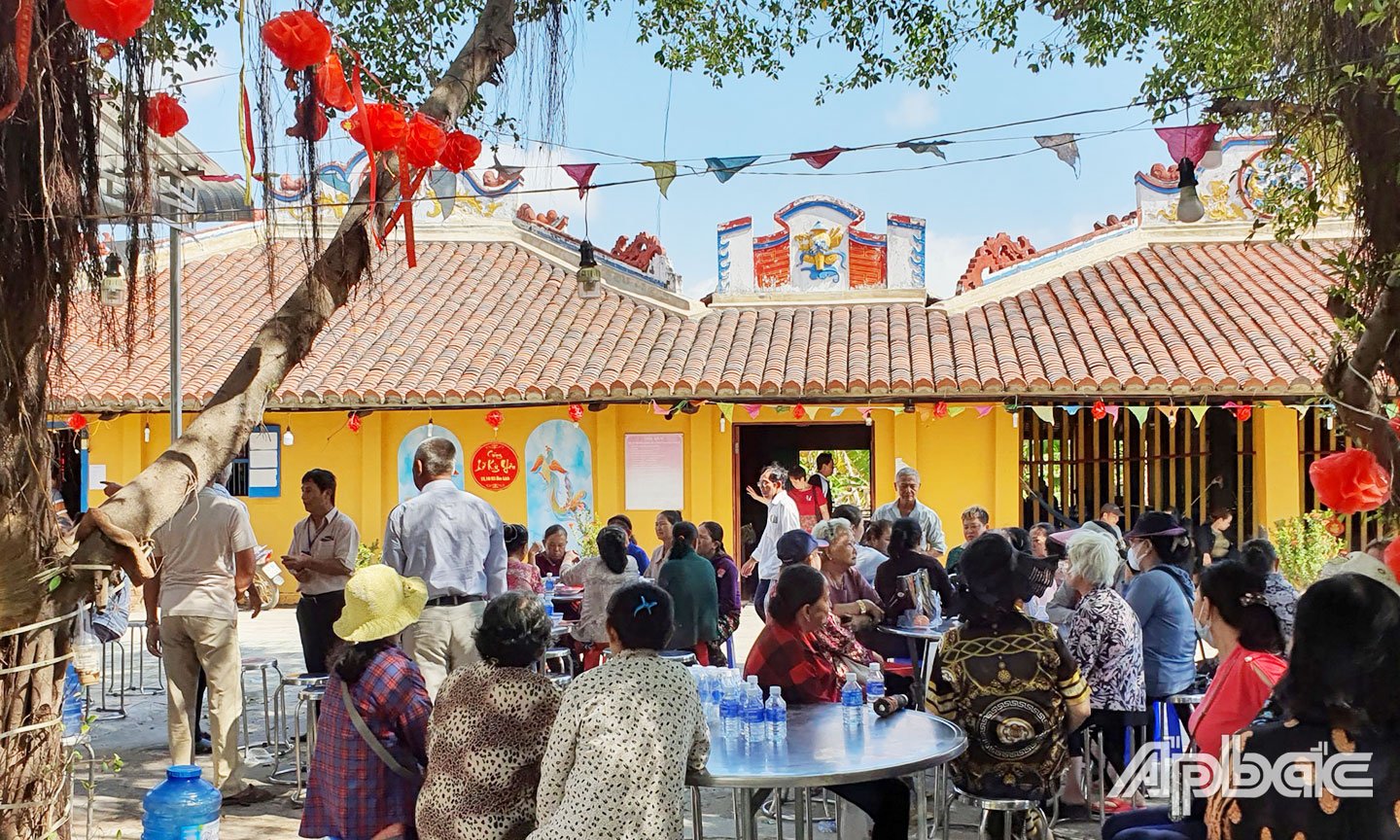 Un rincón del patio de la casa comunal.