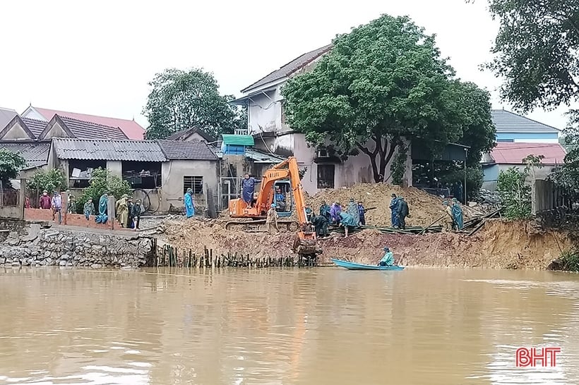 Cẩm Xuyên khắc phục tạm thời các vị trí sạt lở sông Ngàn Mọ