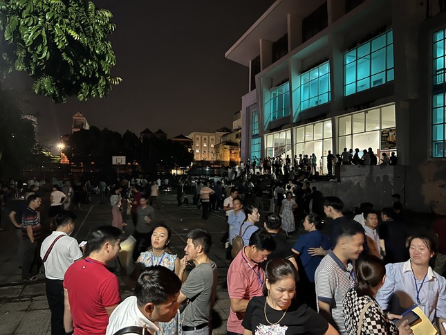 Vente aux enchères de terrains de nuit dans le district de banlieue de Hanoi, prix du lot le plus élevé 133,3 millions de VND/m2 photo 2