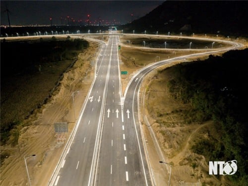 La autopista Cam Lam-Vinh Hao entró en funcionamiento oficialmente el 26 de abril