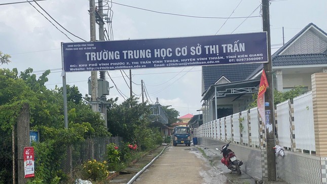 Yêu cầu đình chỉ công tác hiệu trưởng tự ý chuyển trường ở Kiên Giang ảnh 1