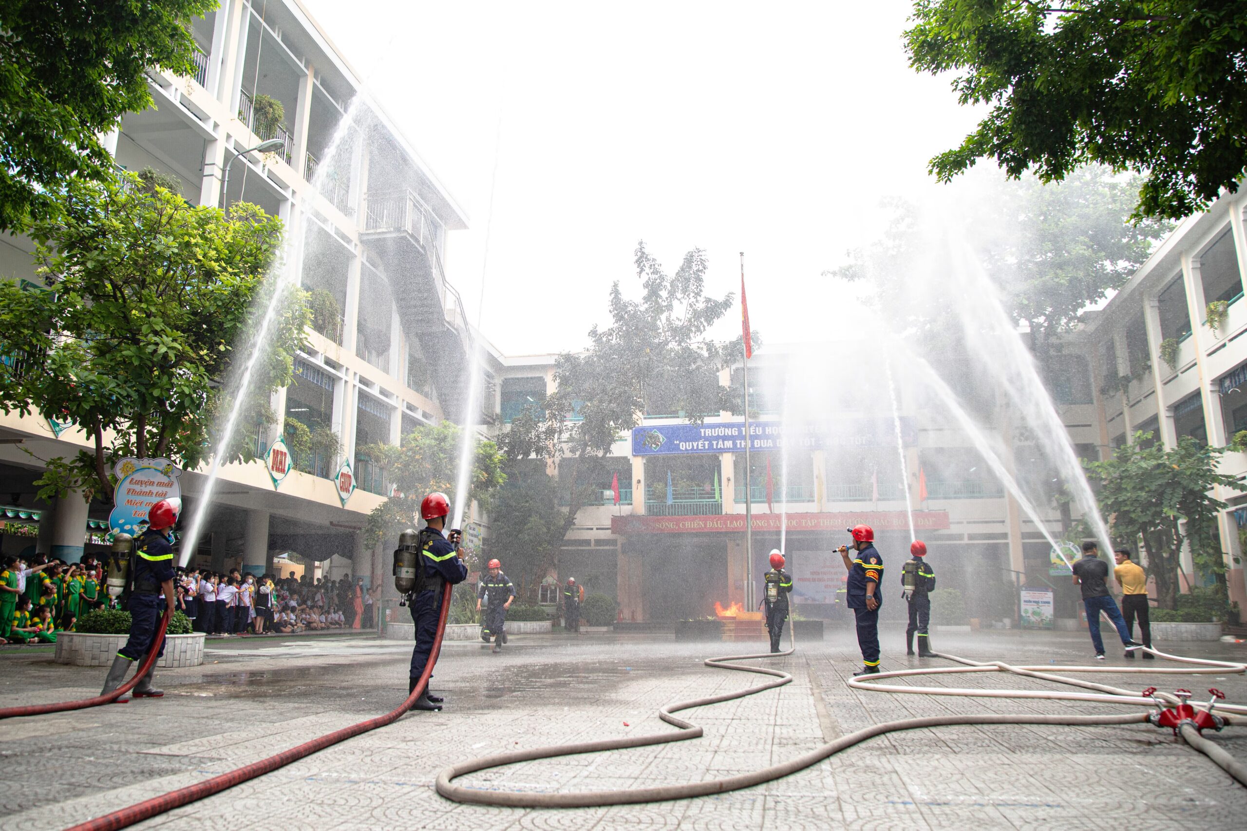 Diễn tập phòng cháy chữa cháy và cứu nạn tại trường học