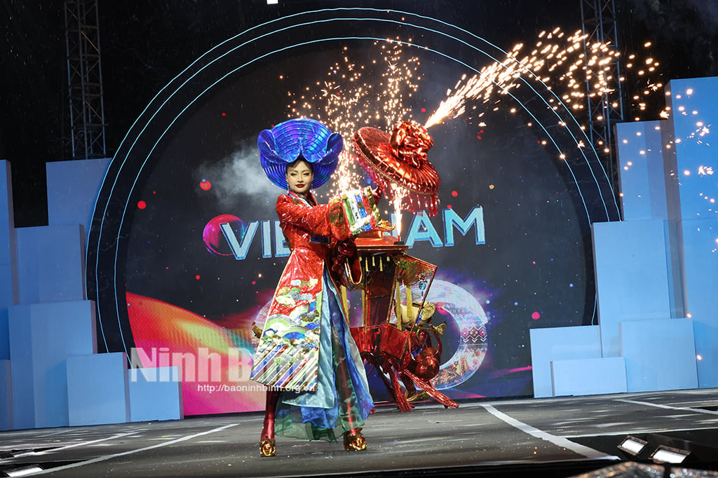 Desfile Nacional de Trajes de Miss Cosmo 2024