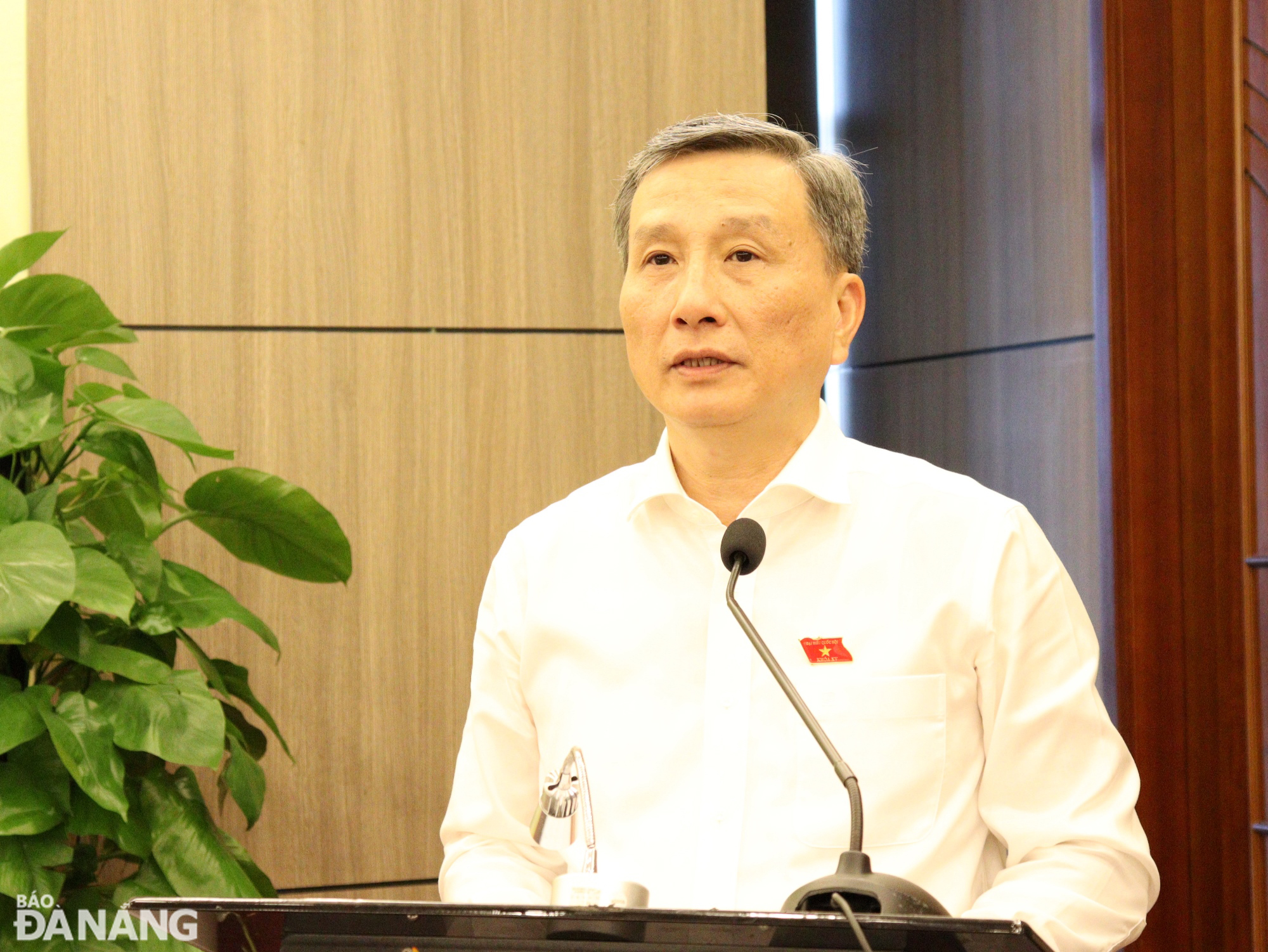 Chairman of the National Assembly's Committee on Science, Technology and Environment Le Quang Huy speaks at the meeting. Photo: HOANG HIEP