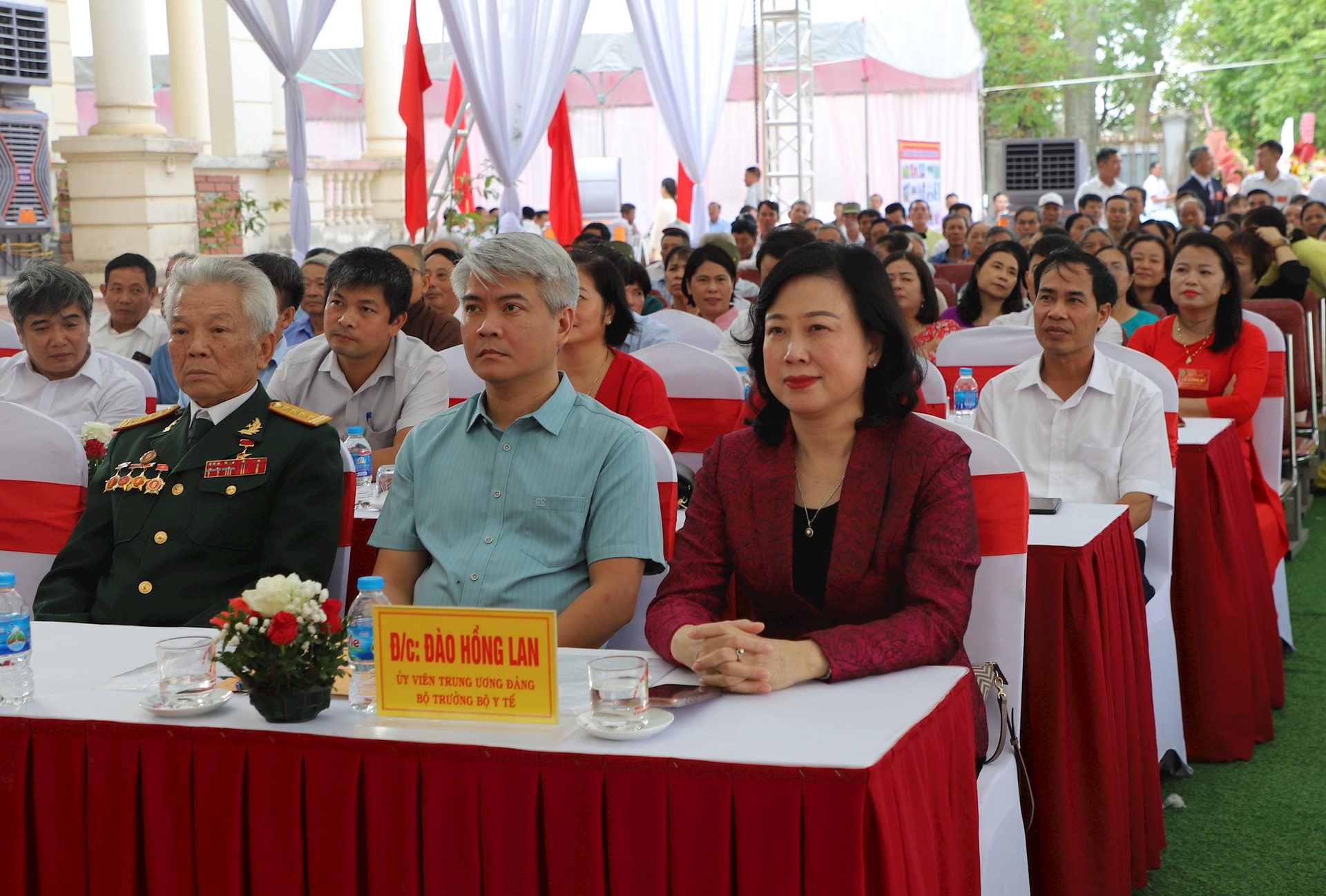 ดาว-หง-หลาน2-cfe01d04488496a6bda55c39402a7111.jpg