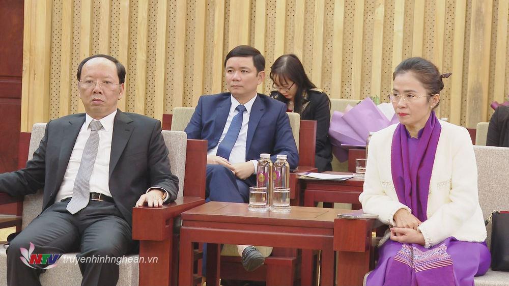 Miembros del Comité Provincial del Partido asistieron a la ceremonia.