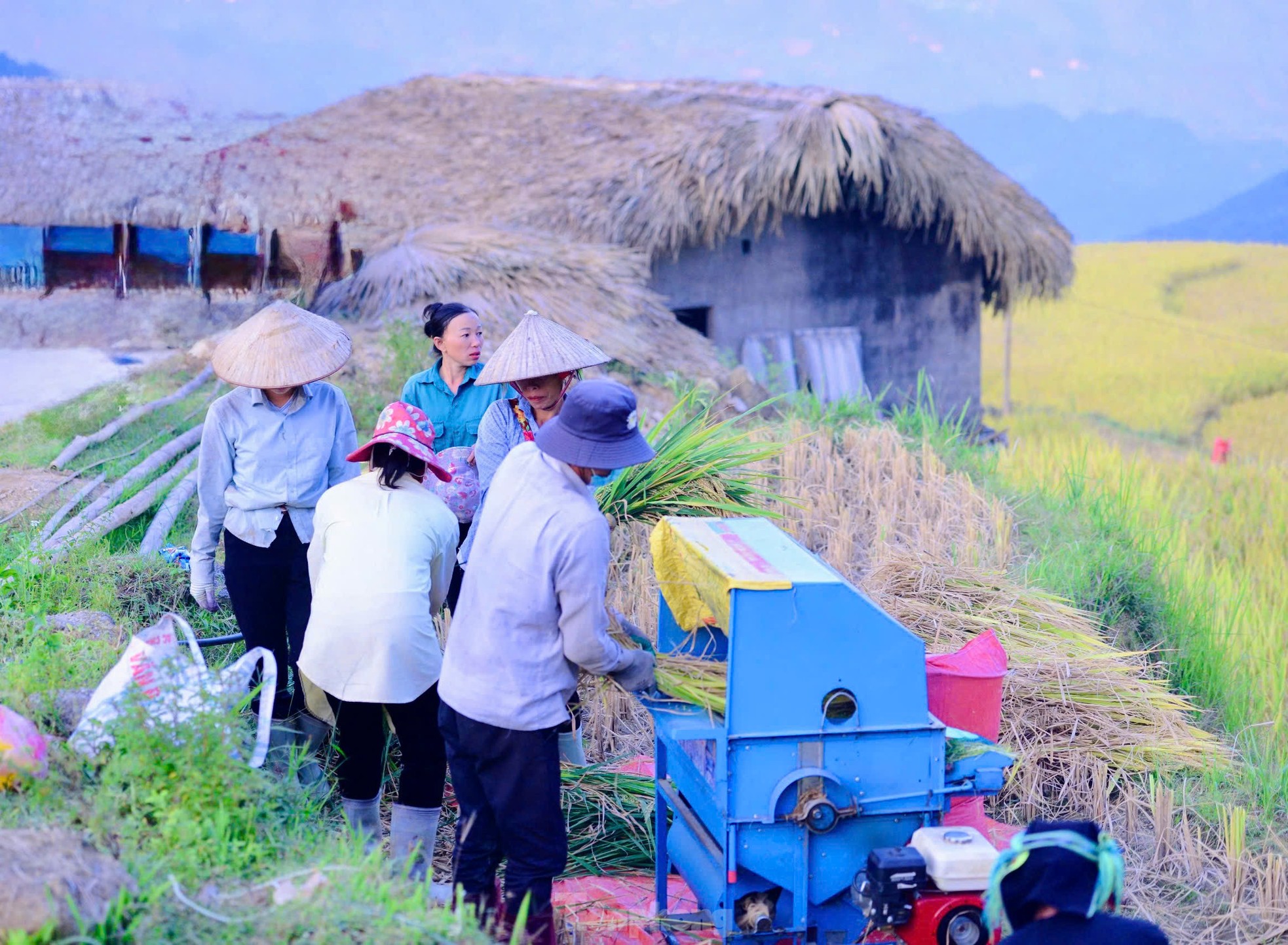 Mê mẩn khung cảnh tuyệt đẹp ở chân núi Tây Côn Lĩnh ảnh 7