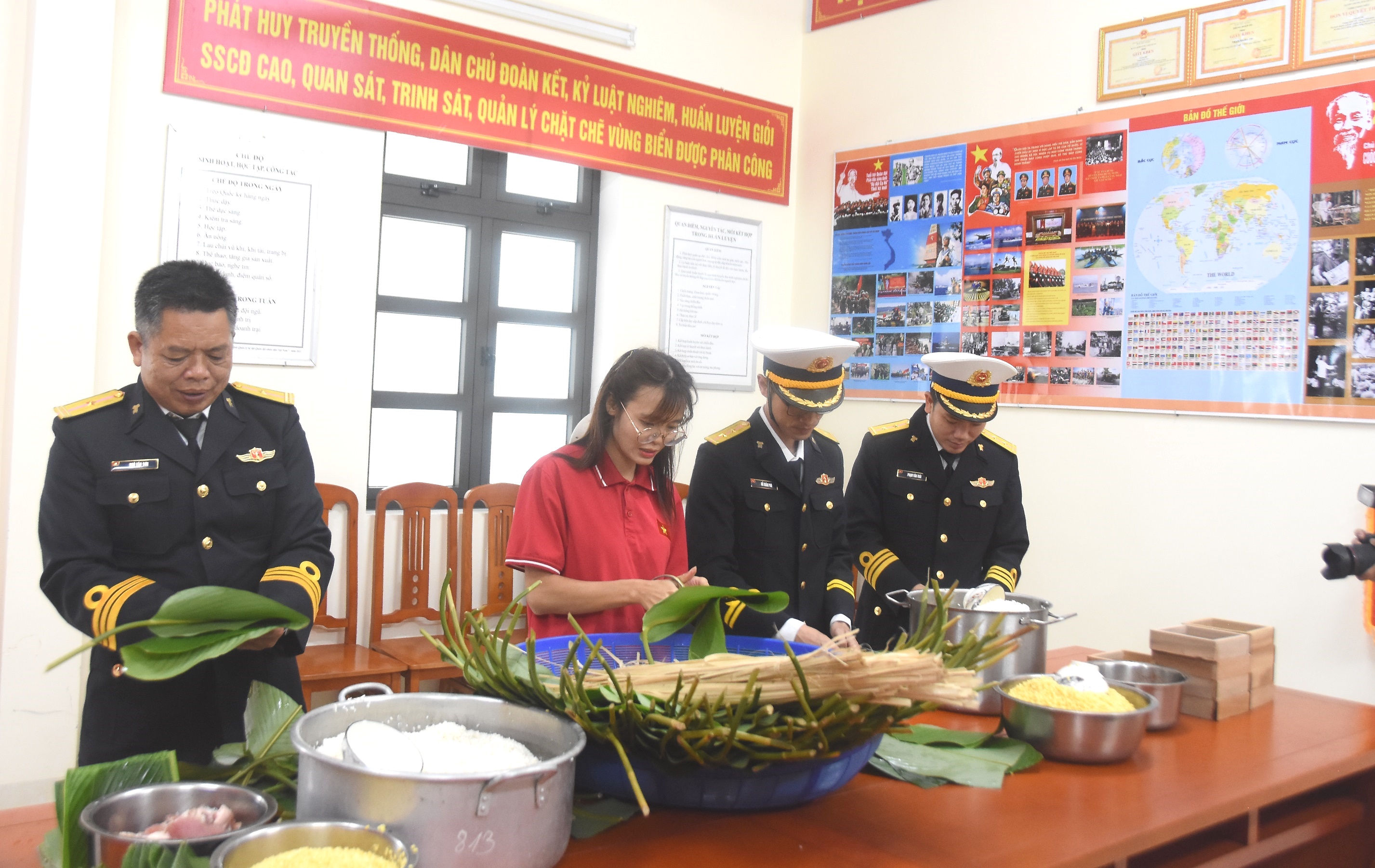 Thăm, chúc Tết quân dân huyện đảo Lý Sơn