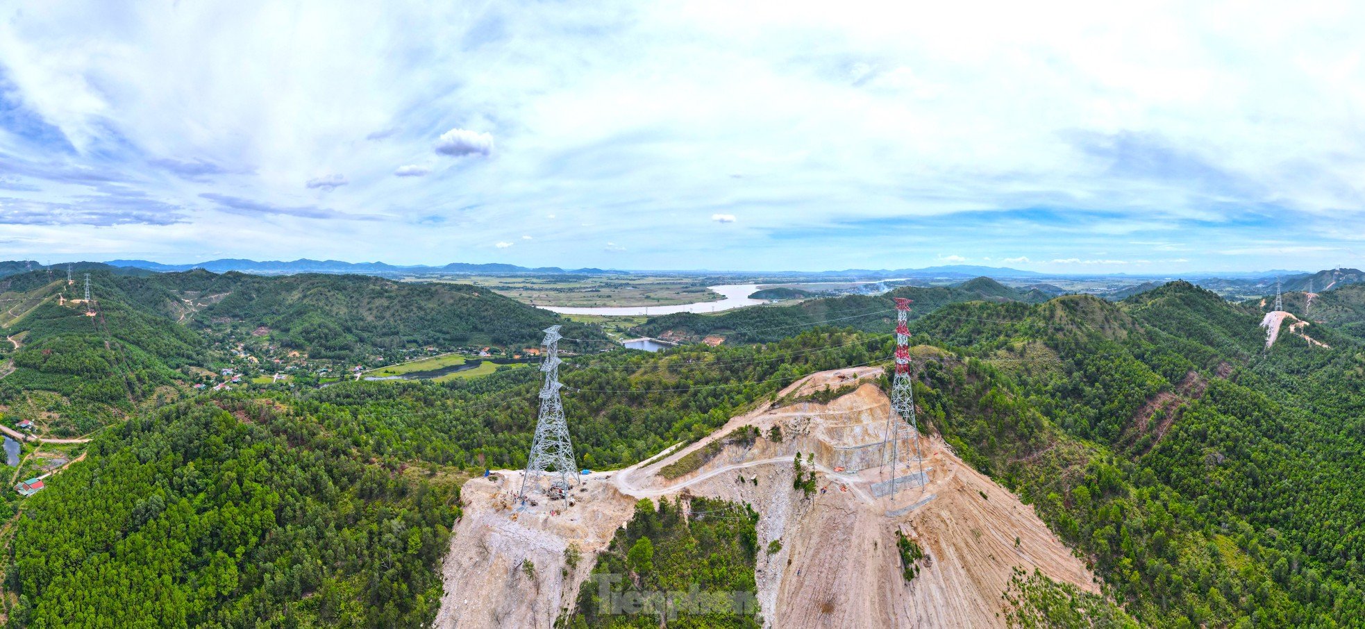 Los últimos días en el sitio de construcción del circuito 3 de la línea de 500kV en Nghe An foto 1