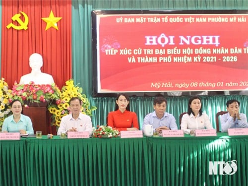 Provincial People's Council delegates meet voters of Van Hai and My Hai wards