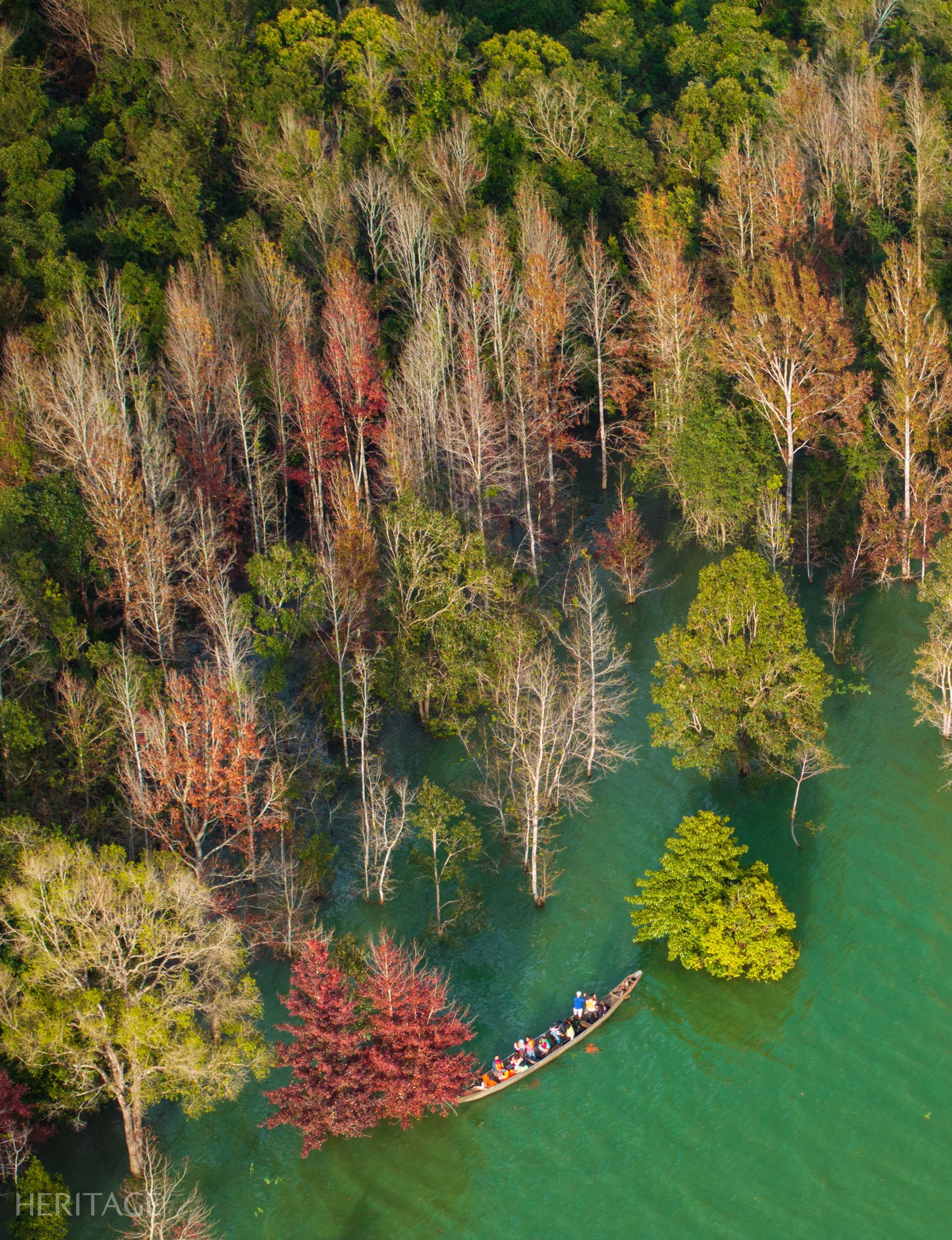 Il peut s'agir de photos de lacs et de nature.