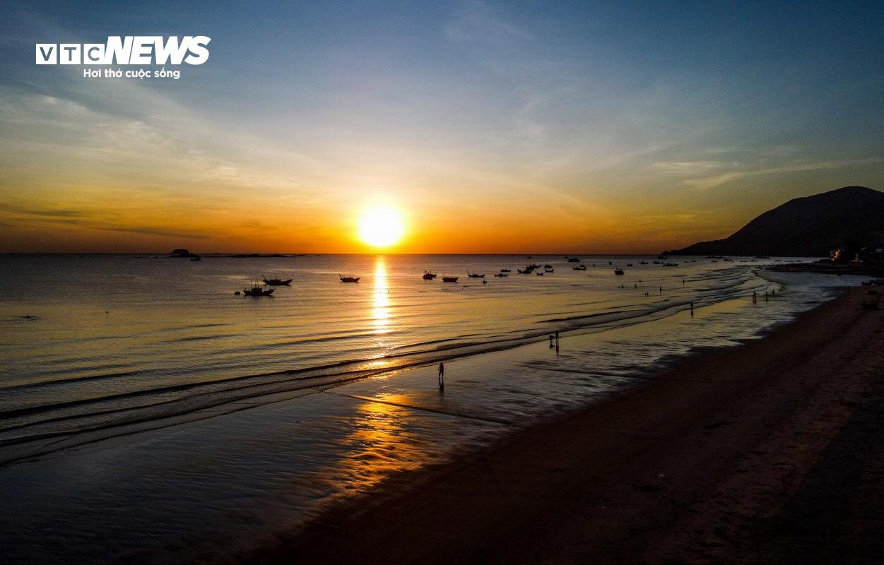 ベトナム中部の「海の宮殿」で色鮮やかな日の出を眺める - 14