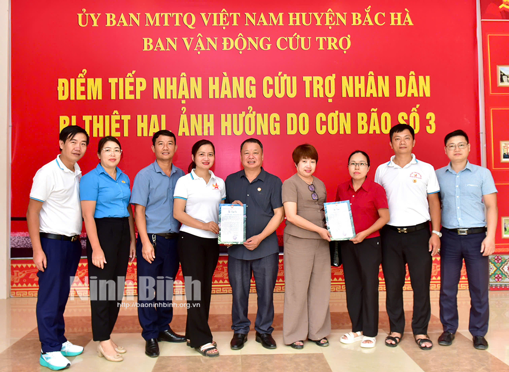 Đoàn Thiện nguyện tỉnh Ninh Bình thăm hỏi trao quà hỗ trợ đồng bào vùng lũ huyện Bắc Hà Lào Cai