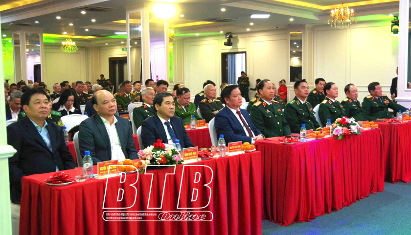 Meeting with generals of the Army and Police in Thai Binh hometown