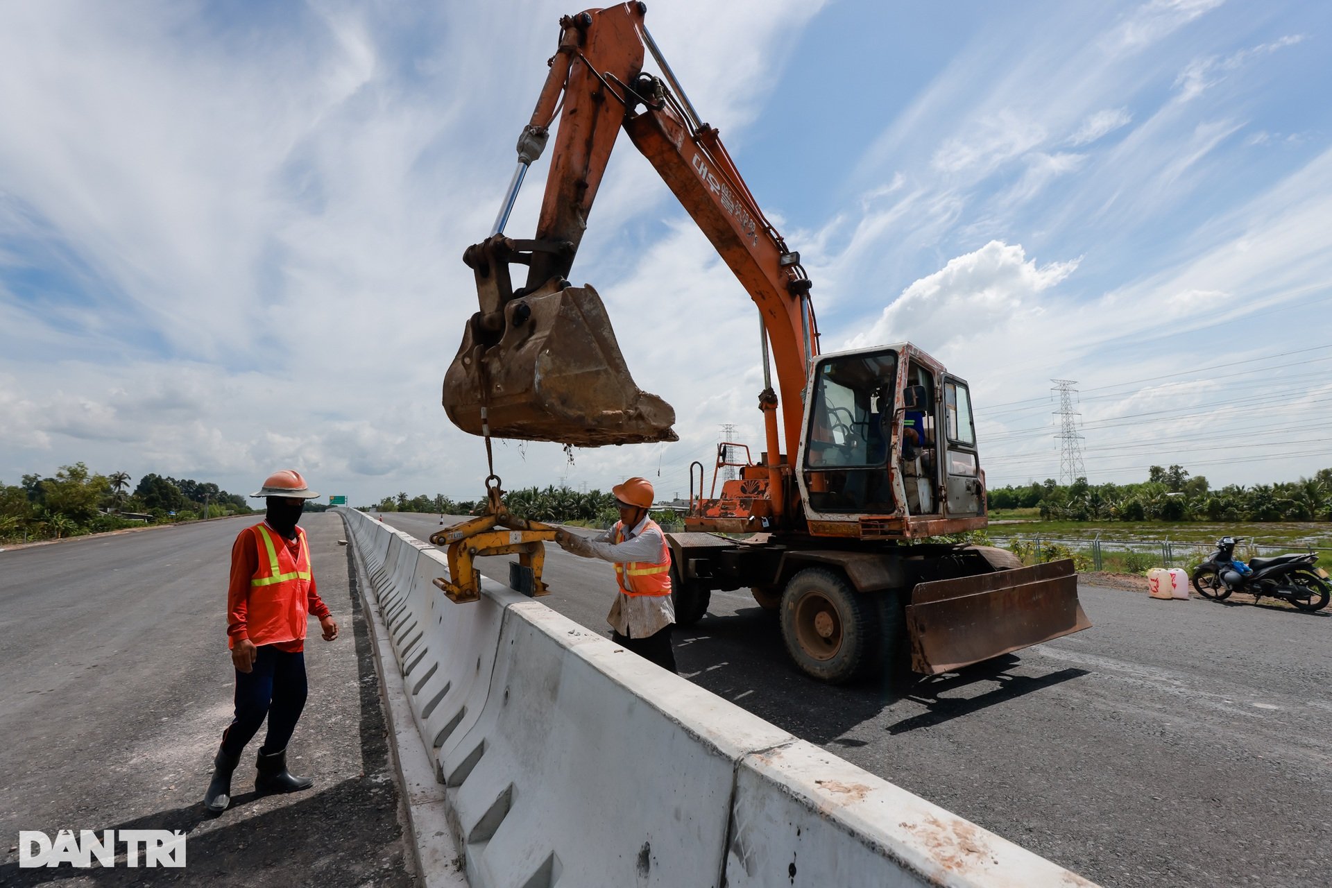 Ngắm cao tốc Bến Lức - Long Thành nhánh Đông dài 7km sắp thông xe - 4