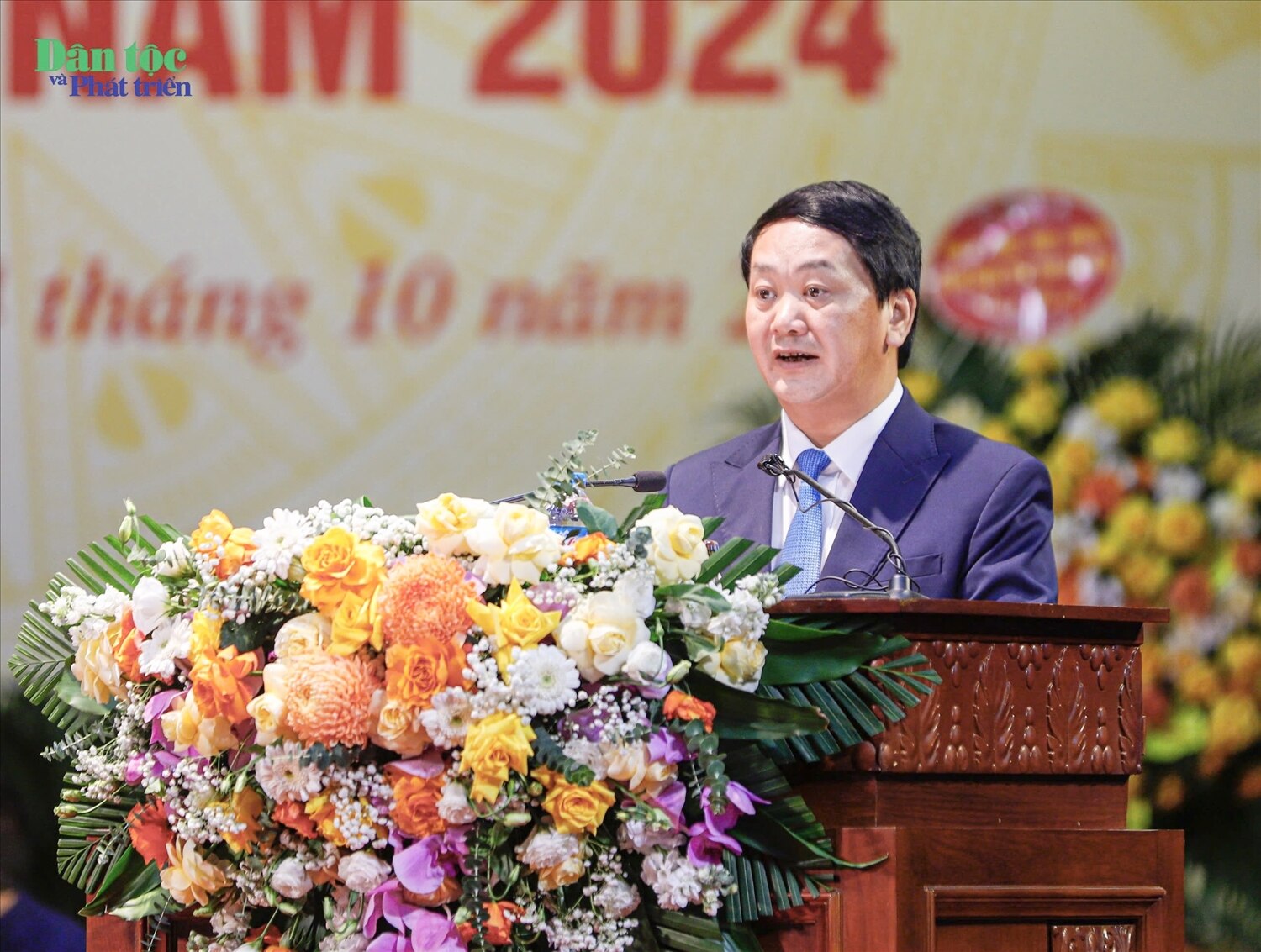 「民族工作、民族大団結、民族政策に関する党と国家の観点、政策、指針を継続的に学習し、認識を高め、徹底的に把握する」3
