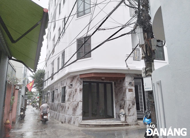 Auf zahlreichen Websites und in sozialen Netzwerken werden Wohnungen des Mini-Apartmentgebäudes in der Hoang Dieu-Gasse 308 zum Verkauf angeboten. Foto: NAM TRAN