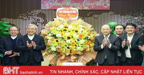 Tòa Giám mục Giáo phận Hà Tĩnh chúc tết Đảng bộ và Nhân dân tỉnh nhà