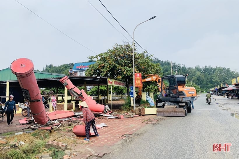 Bắt đầu giải tỏa hệ thống ki-ốt ở bãi biển đẹp nhất Hà Tĩnh