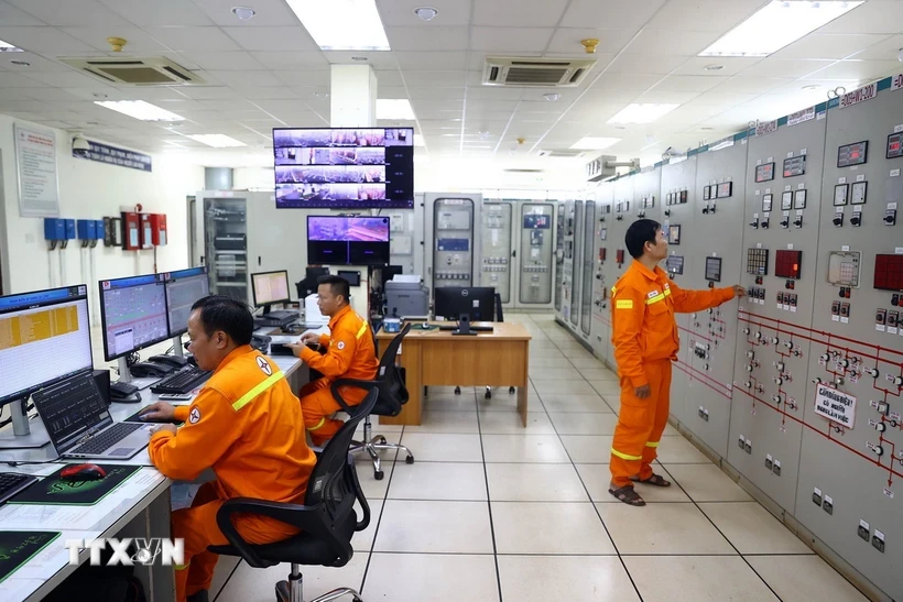 Operación en la central transformadora de 500 kV Di Linh (Lam Dong). (Foto: Huy Hung/VNA)