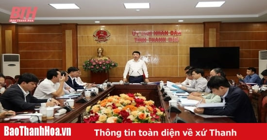 Vice Chairman of the Provincial People's Committee Le Duc Giang chaired the conference to listen to reports on some contents on the agricultural sector.