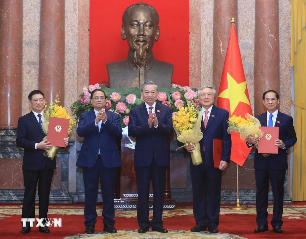 Tổng Bí thư, Chủ tịch nước Tô Lâm trao quyết định bổ nhiệm 3 Phó Thủ tướng, 2 Bộ trưởng