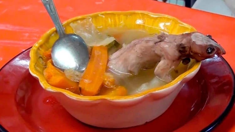 Un restaurante mexicano lleva más de medio siglo vendiendo sopa de rata.