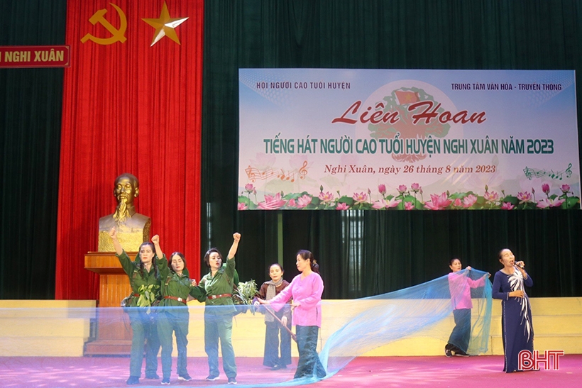 Festival spécial de chant pour les personnes âgées du district de Nghi Xuan