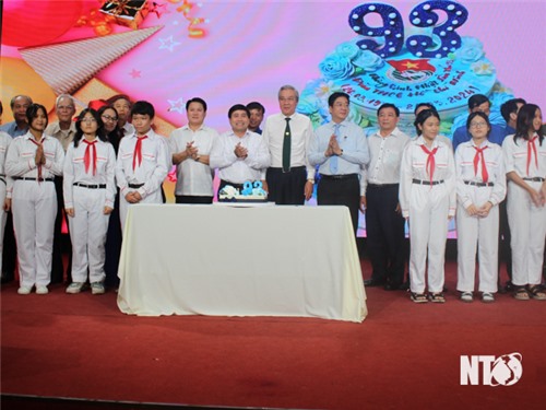 Meeting to celebrate the 93rd anniversary of the founding of the Ho Chi Minh Communist Youth Union and awarding the 26/3 prize