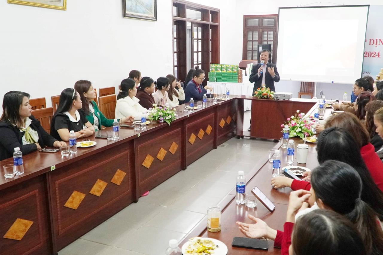 Herr Pham Ngoc Sinh sprach beim Aktivitätenübersichtsprogramm 2024 der Quang Nam Women Entrepreneurs Association