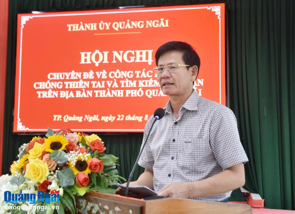 Ngo Van Trong, Mitglied des Ständigen Provinzausschusses und Sekretär des Parteikomitees der Stadt Quang Ngai, hielt auf der Konferenz eine Abschlussrede.