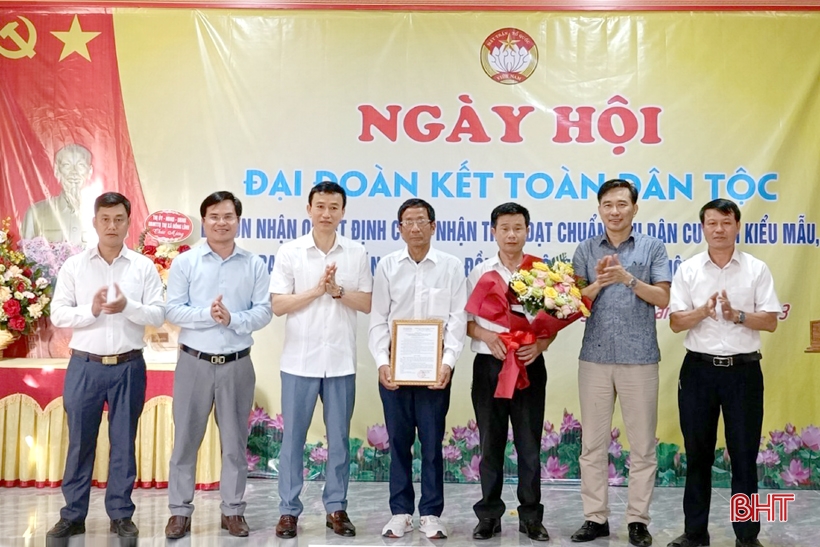 Thôn nông thôn mới kiểu mẫu Tân Hòa vui Ngày hội Đại đoàn kết toàn dân