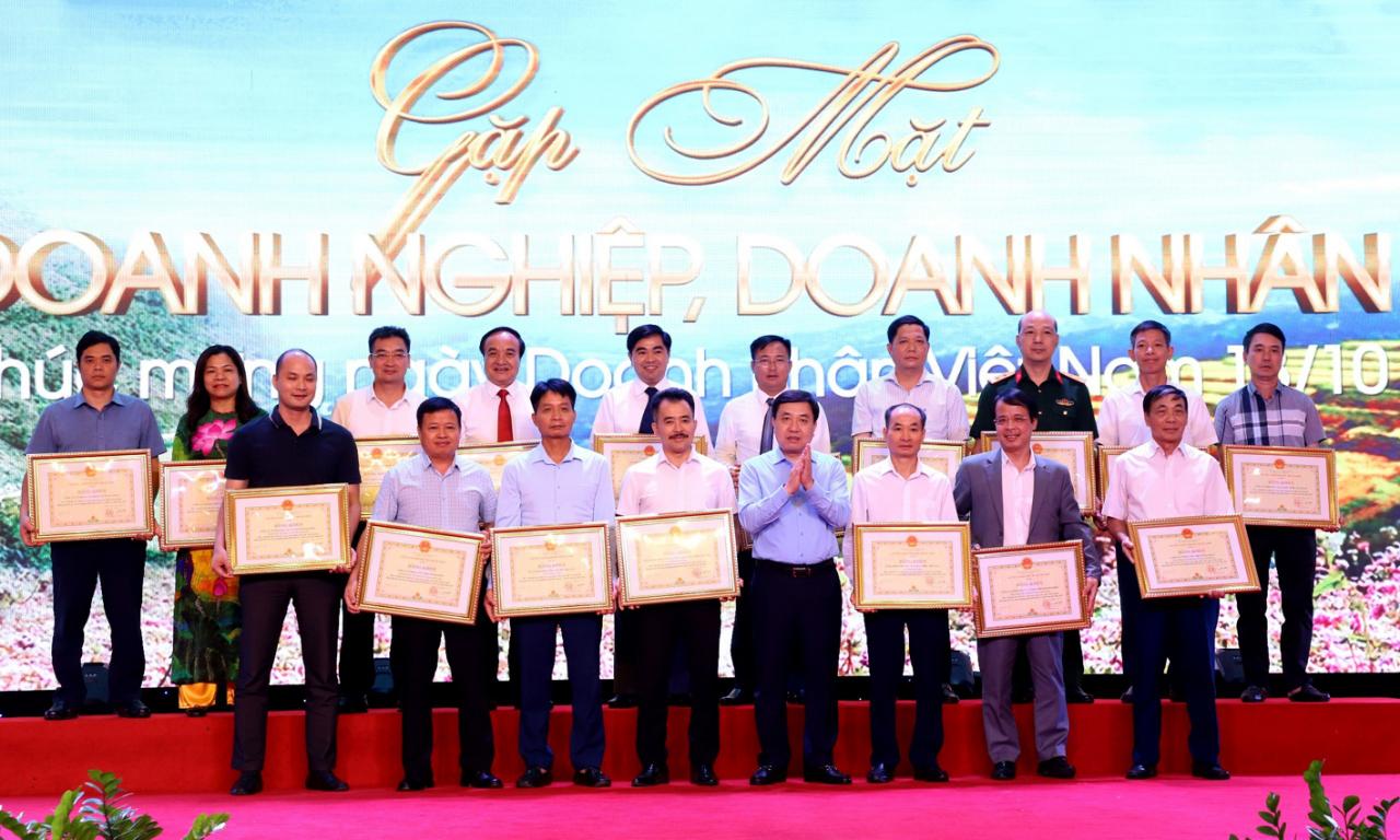 Ha Giang lädt Unternehmen ein, in lukrative Bereiche der Provinz zu investieren. Foto 1