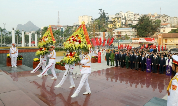 Đoàn đại biểu tỉnh dâng hương tưởng niệm các Anh hùng liệt sĩ