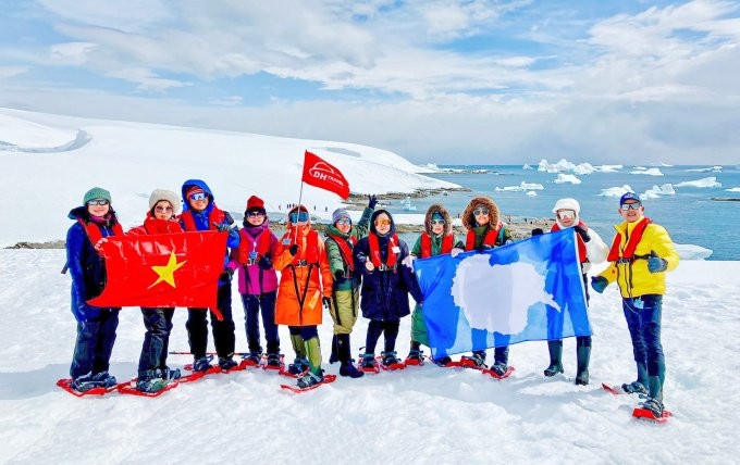 Un groupe de 12 touristes vietnamiens a exploré l’Antarctique à la fin de l’année dernière.