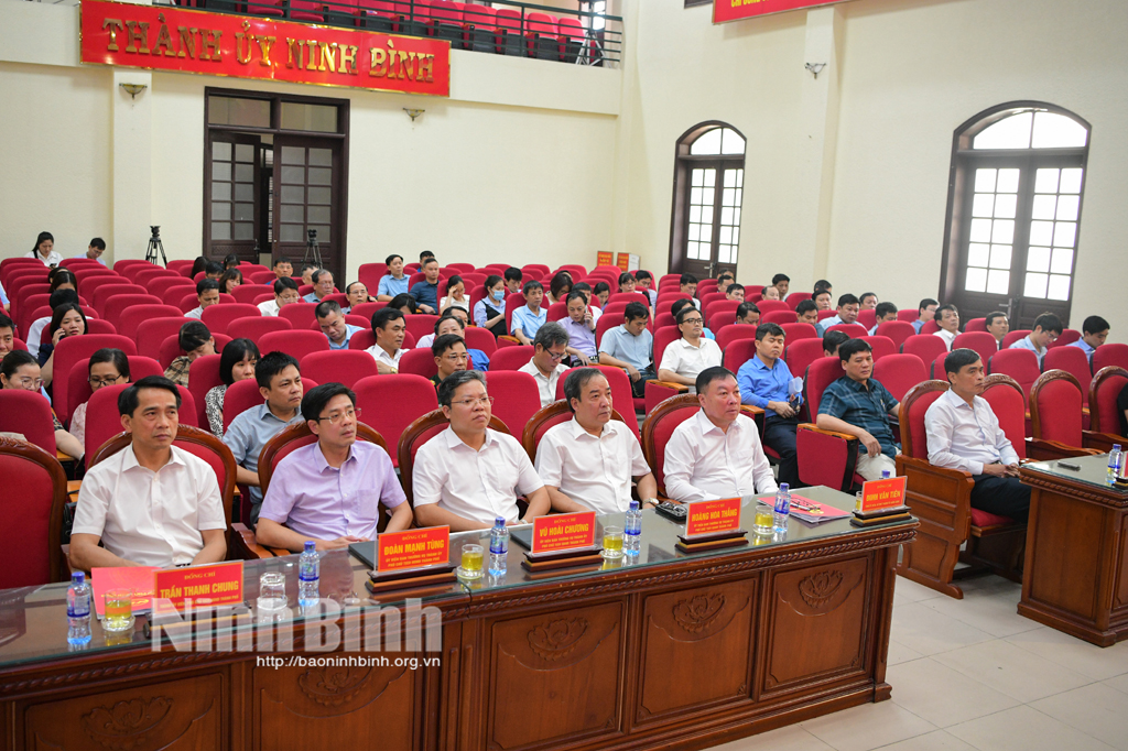 El Comité del Partido del Distrito de Gia Vien, del Comité del Partido de la ciudad de Ninh Binh, resume los 10 años de implementación de la Resolución n.º 33NQTW del Comité Central del Partido.