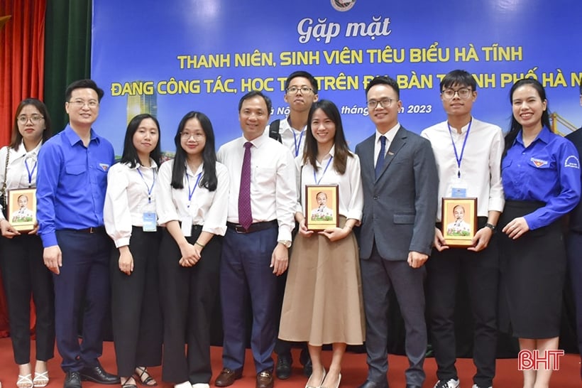 Đạt thủ khoa đầu ra, cô gái quê Hà Tĩnh giành học bổng du học Anh