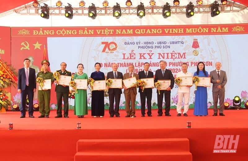 Kỷ niệm 70 năm thành lập Đảng bộ phường Phú Sơn và đón nhận Huân chương Lao động hạng Nhất