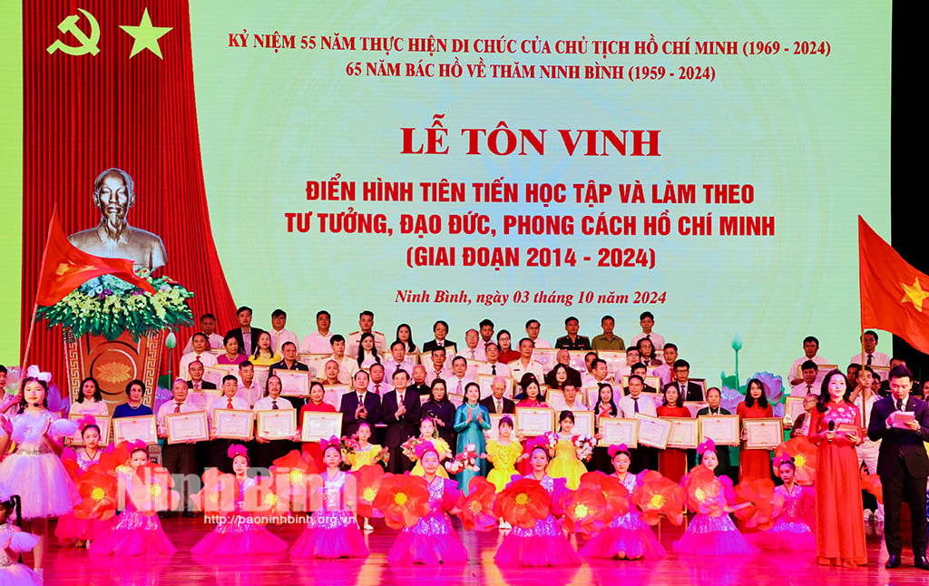 Ceremony to honor typical advanced models of studying and following Ho Chi Minh's ideology, morality and style for the period 2014 - 2024