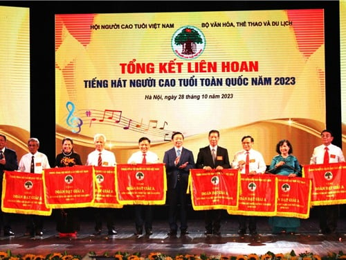 Ninh Thuan won the A prize for the entire group at the National Elderly Singing Festival