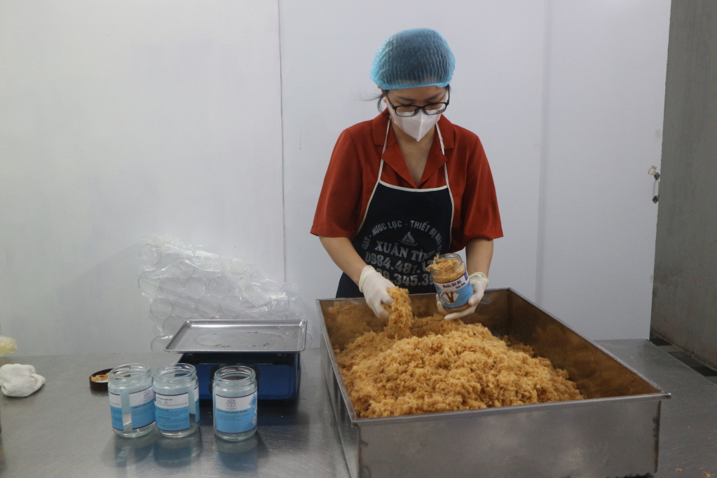 Packing shrimp floss products at Van Don Seafood Company Limited.