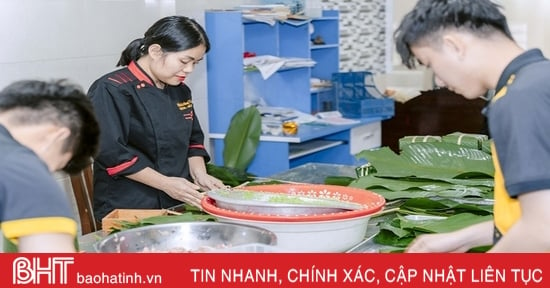 Offering service establishments in Ha Tinh are busy delivering Tet orders.