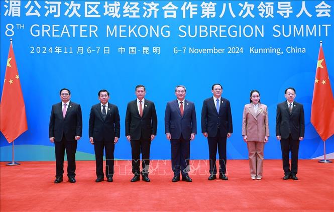 Prime Minister proposes three main contents of new generation economic corridor at GMS 8 Conference