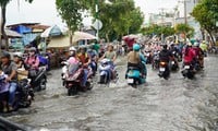 This afternoon, the high tide reached its peak, Ho Chi Minh City still has thunderstorms at the weekend