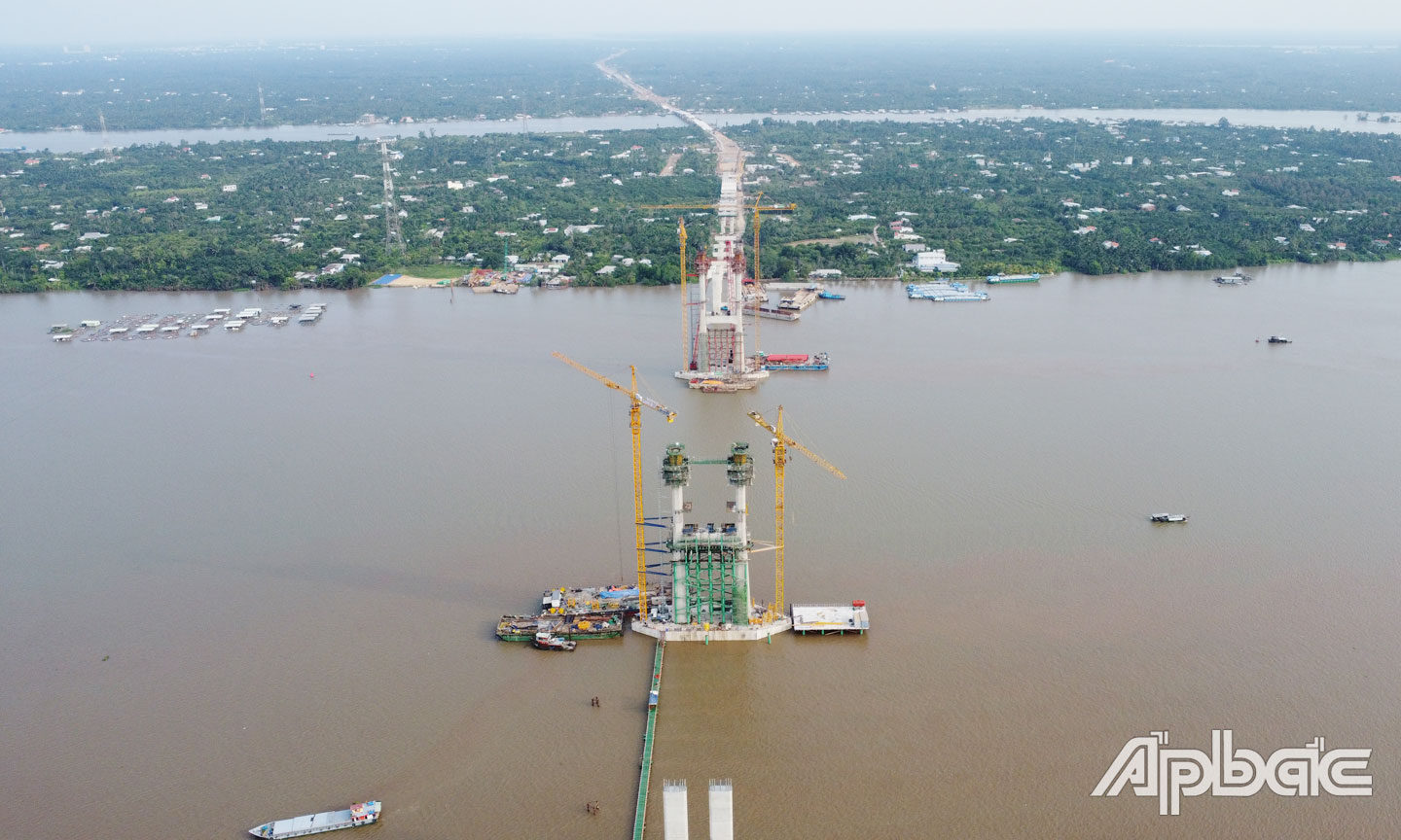 Tien Giang and Ben Tre provinces are actively coordinating with the Ministry of Transport to speed up the implementation of the Rach Mieu 2 Bridge Project.
