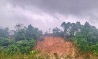 Punto de deslizamiento de tierra en la aldea de Nuoc Loan, aldea de Xa Rau, comuna de Ba Nam, distrito de Ba To, provincia de Quang Ngai. Foto: Nguyen Ngoc