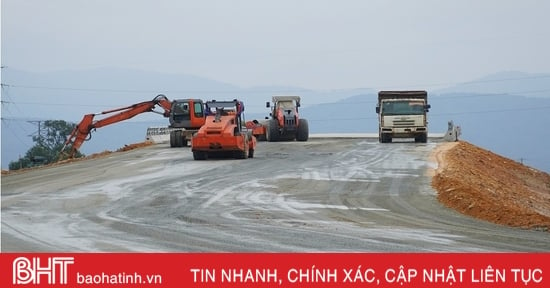 "Inspecting" the progress of Dien Chau expressway