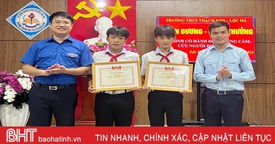 Khen thưởng 2 học sinh cứu các em nhỏ khỏi đuối nước