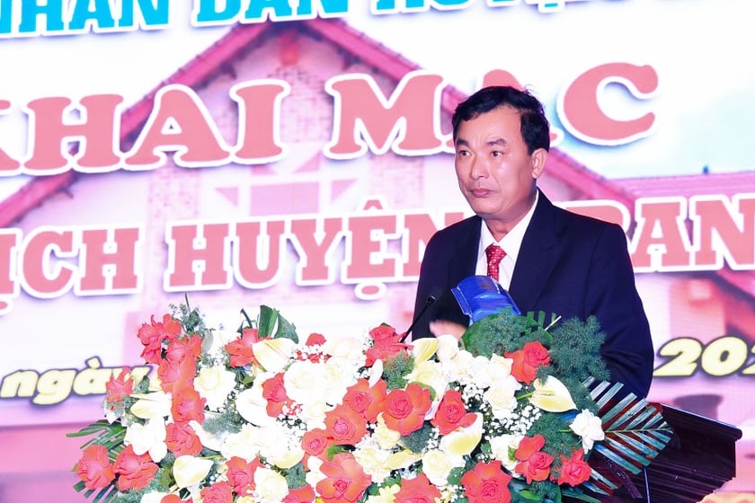 Phó Bí thư Huyện ủy, Chủ tịch UBND huyện Kbang phát biểu khai mạc Ngày hội Du lịch huyện Kbang năm 2024. Ảnh: Đức Thụy