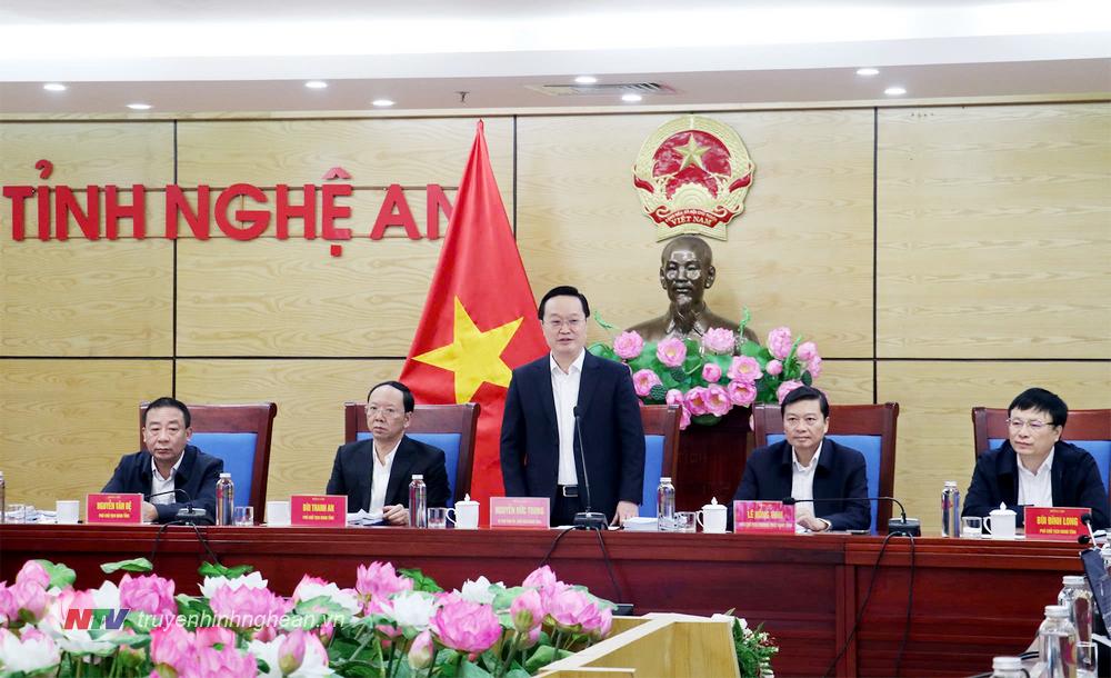 Provincial People's Committee holds regular meeting in December 2024